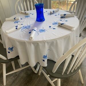 Vintage Hand Embroidered Linen Round Tablecloth 60” Blue Floral w/8 Napkins